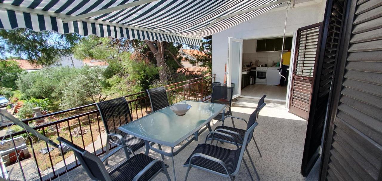 Pine Tree Apartment Vodice Zewnętrze zdjęcie